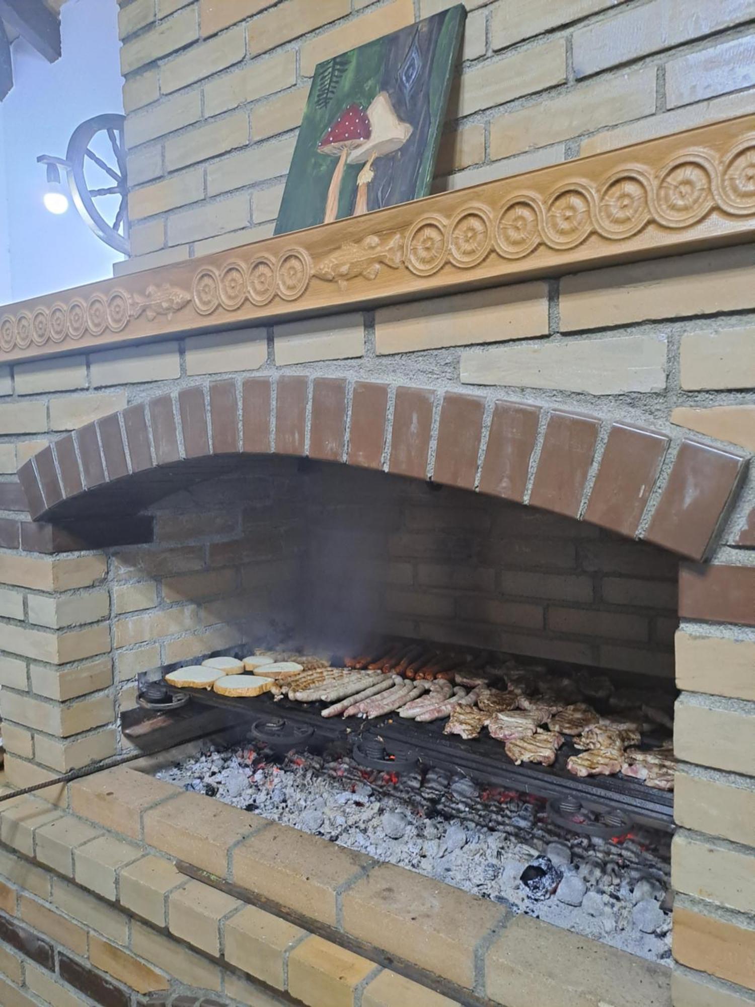 La Izvoare Pensiune-Păstrăvărie Sîmbăta de Sus Exterior foto