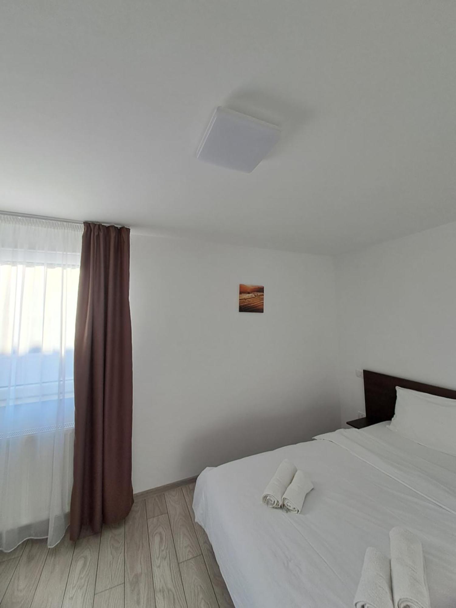La Izvoare Pensiune-Păstrăvărie Sîmbăta de Sus Cameră foto