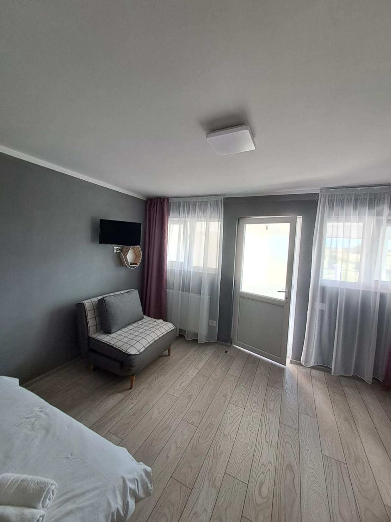 La Izvoare Pensiune-Păstrăvărie Sîmbăta de Sus Cameră foto